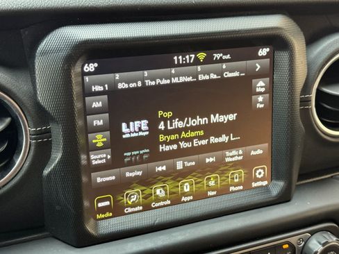 Used 2022 Jeep Wrangler Unlimited Sahara AWD/4WD image 17
