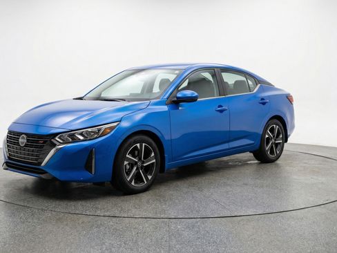 Used 2025 Nissan Sentra SV image 3