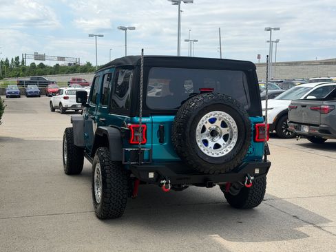 Used 2024 Jeep Wrangler Unlimited Rubicon w/ Convenience Group AWD/4WD image 7