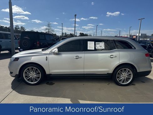 Used 2019 Lincoln MKT AWD image 4