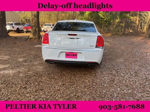 Used 2019 Chrysler 300 Touring w/ Sport Appearance Package image 11