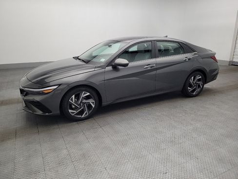 Used 2024 Hyundai Elantra Limited image 2