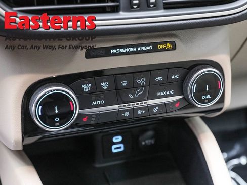 Used 2022 Ford Escape SE w/ Cold Weather Package image 21