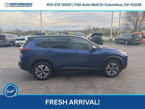 Used 2023 Nissan Rogue SV image 3