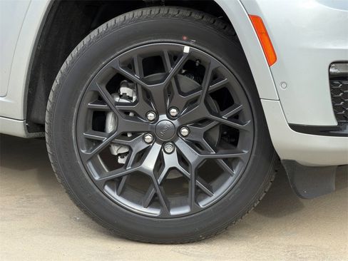 New 2025 Jeep Grand Cherokee L Summit w/ Obsidian Package image 8