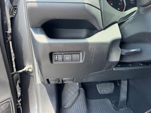 Used 2021 Toyota RAV4 LE AWD/4WD image 22