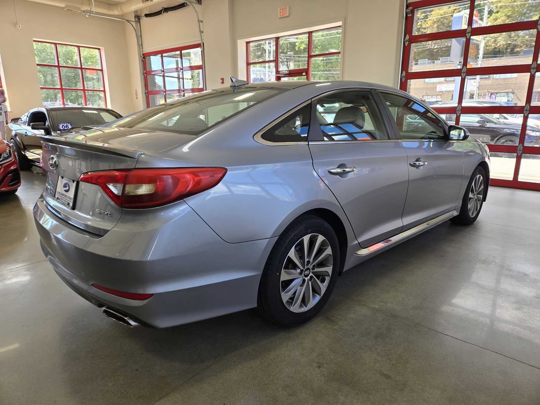 Used 2015 Hyundai Sonata Sport w/ Option Group 03 FWD image 7