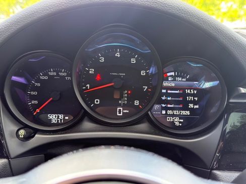 Used 2018 Porsche Macan AWD/4WD image 19