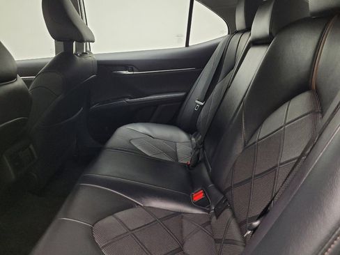 Used 2019 Toyota Camry XLE image 18