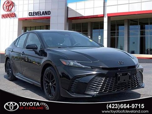 Used 2025 Toyota Camry SE AWD/4WD image 1