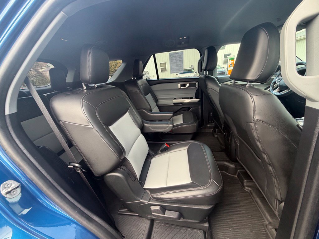 Used 2022 Ford Explorer XLT w/ Equipment Group 202A AWD/4WD image 22