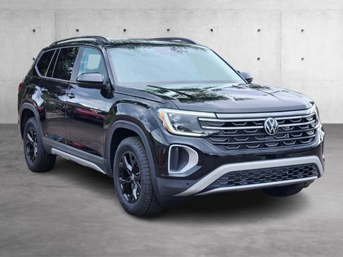 New 2025 Volkswagen Atlas Peak Edition SE image 1