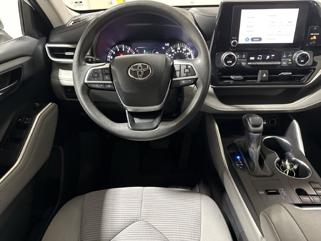 Used 2023 Toyota Highlander L FWD image 11