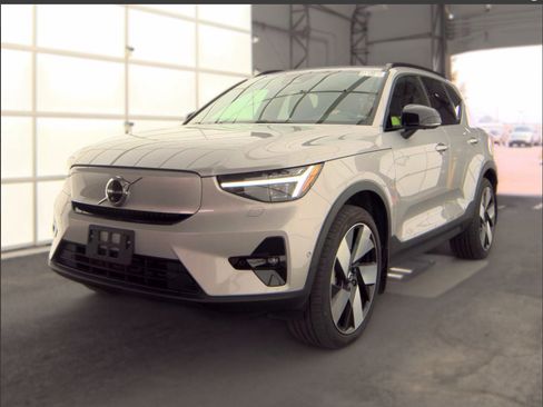 Used 2023 Volvo XC40 Recharge Ultimate w/ Protection Package Premier AWD/4WD image 4