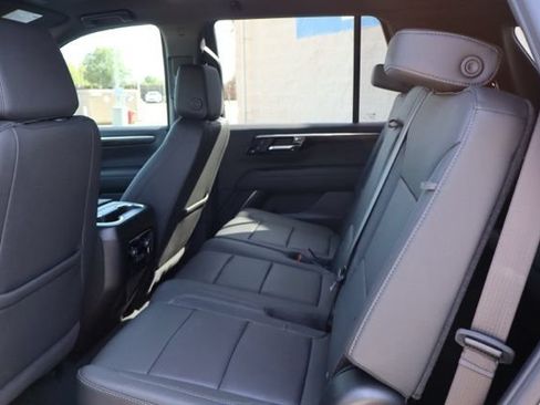 Used 2026 Chevrolet Tahoe LT RWD image 11