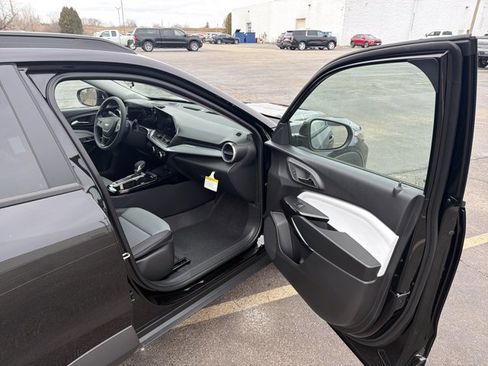 New 2026 Chevrolet Trax LT image 30