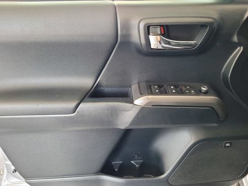 Used 2016 Toyota Tacoma TRD Sport RWD image 18