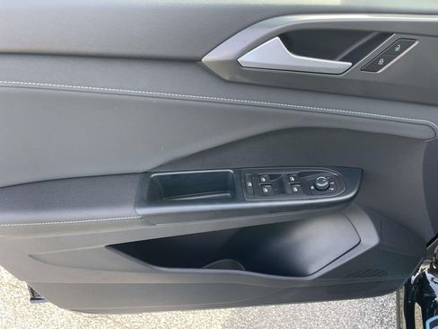 New 2026 Volkswagen Taos SE AWD/4WD image 16