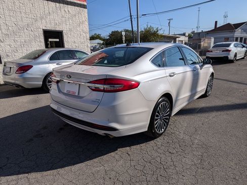 Used 2017 Ford Fusion SE w/ Fusion SE Technology Package image 6