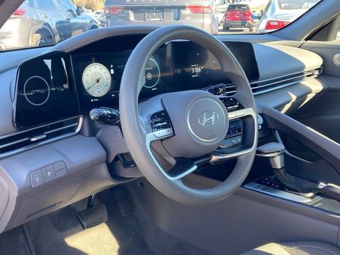 Used 2024 Hyundai Elantra SEL image 9