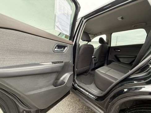 Used 2023 Nissan Rogue SV image 15