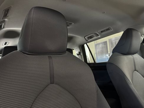 Used 2024 Toyota Highlander LE image 18