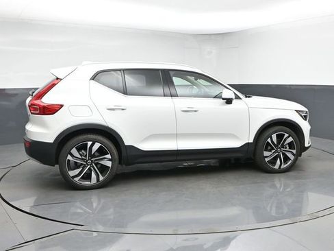 Used 2023 Volvo XC40 B5 Ultimate w/ Protection Package Premier AWD/4WD image 9