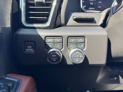 Used 2024 GMC Sierra 2500 Denali Ultimate AWD/4WD image 40