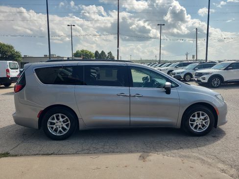 Used 2020 Chrysler Voyager Lxi image 4