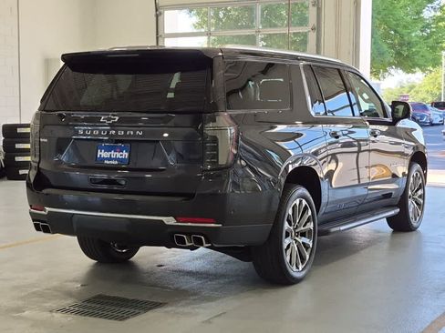 Used 2025 Chevrolet Suburban High Country AWD/4WD image 5
