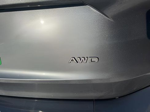 Used 2024 Nissan Rogue S image 42