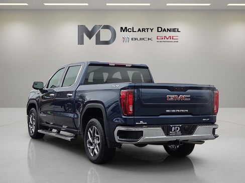Used 2022 GMC Sierra 1500 SLT w/ SLT Convenience Package image 4