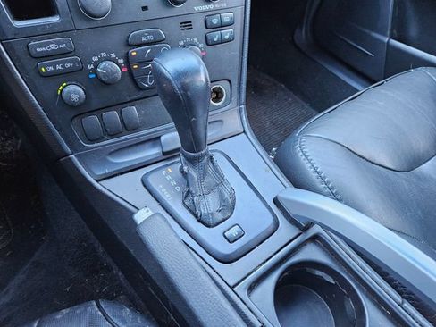 Used 2004 Volvo XC70 AWD/4WD image 22