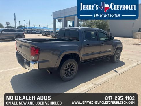 Used 2020 Toyota Tacoma SR5 w/ SR5 Appearance Package (SM) RWD image 4