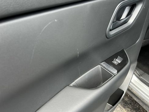 Used 2025 Nissan Rogue S AWD/4WD image 20