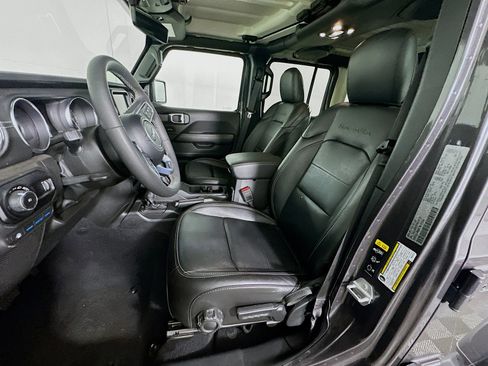 Used 2023 Jeep Wrangler Sahara image 13