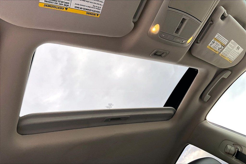 Used 2015 Nissan Pathfinder Platinum FWD image 19