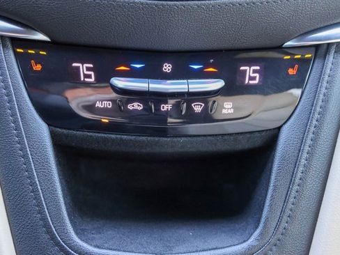 Used 2018 Cadillac XT5 AWD image 23