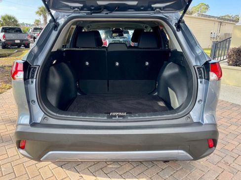 Used 2023 Toyota Corolla Cross LE image 5