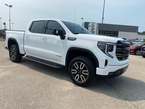 Used 2025 GMC Sierra 1500 AT4 w/ AT4 Premium Package AWD/4WD image 8