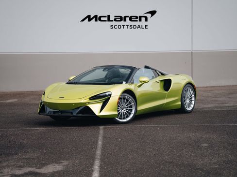 Used 2025 McLaren Artura Spider image 1