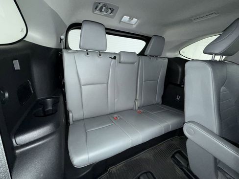 Used 2020 Toyota Highlander XLE image 9