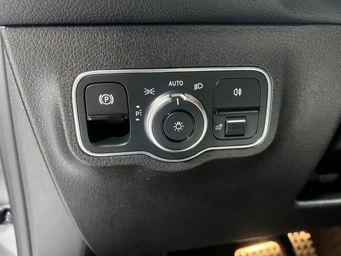 Used 2021 Mercedes-Benz GLB 250 4MATIC image 19