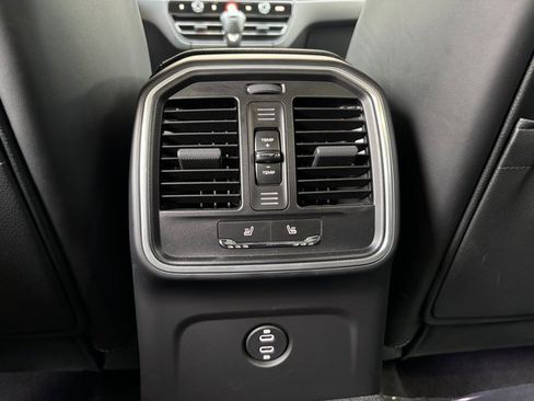 Certified 2025 Porsche Macan image 24