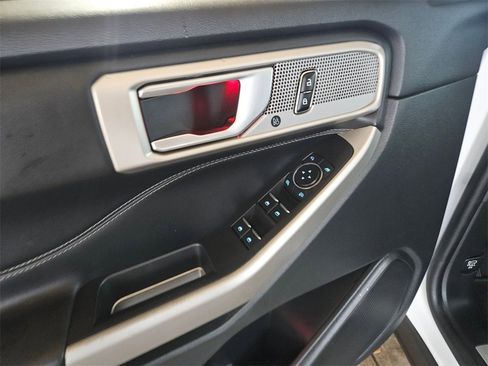 Used 2023 Ford Explorer Limited image 14