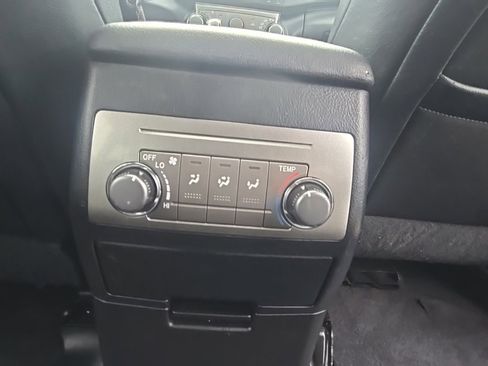 Used 2012 Toyota Highlander SE w/ Tow Pkg image 33