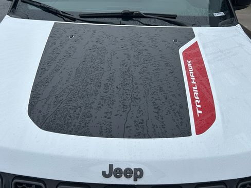 Used 2024 Jeep Compass Trailhawk image 4