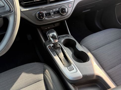 Used 2025 Buick Envista Preferred image 39