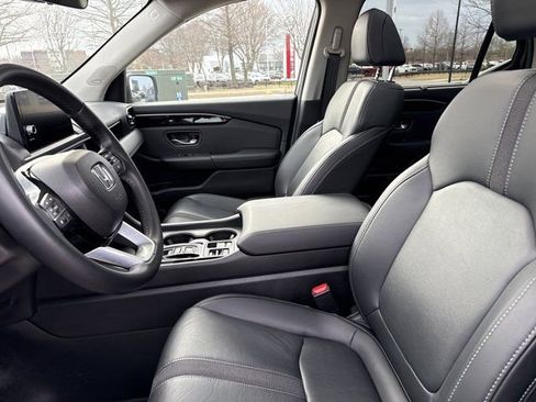 Used 2025 Honda Pilot Touring image 16