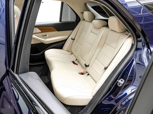 Used 2022 Mercedes-Benz GLE 350 4MATIC w/ AMG Line Exterior image 33